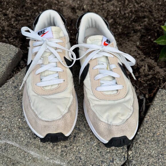 Nike Women's Waffle Debut Shoes - Picture 1 of 7